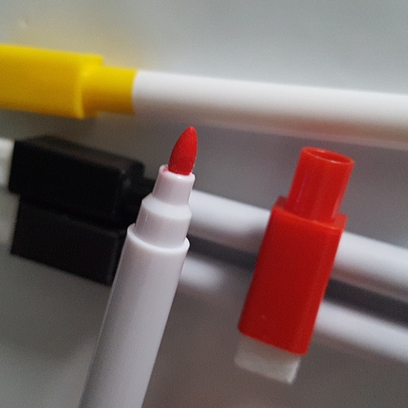 2/15$ NEW 4 pcs Erasable Magnetic Markers for White Boards (Small) - Picture 2 of 7